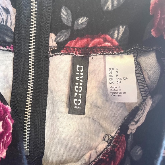 Divided by H&M Floral Skirt + Zipper - Picture 4 of 4
